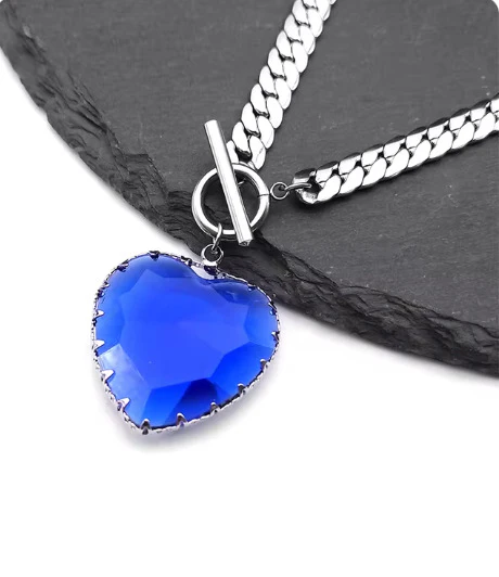 Red Heart Pendant Necklace Choker - Image 12