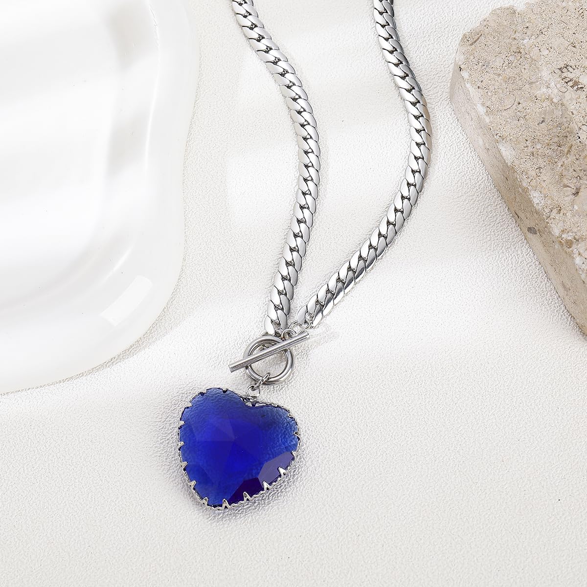 Red Heart Pendant Necklace Choker - Image 4